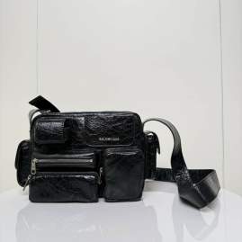 Picture of Balenciaga Handbags _SKUfw220056138fw